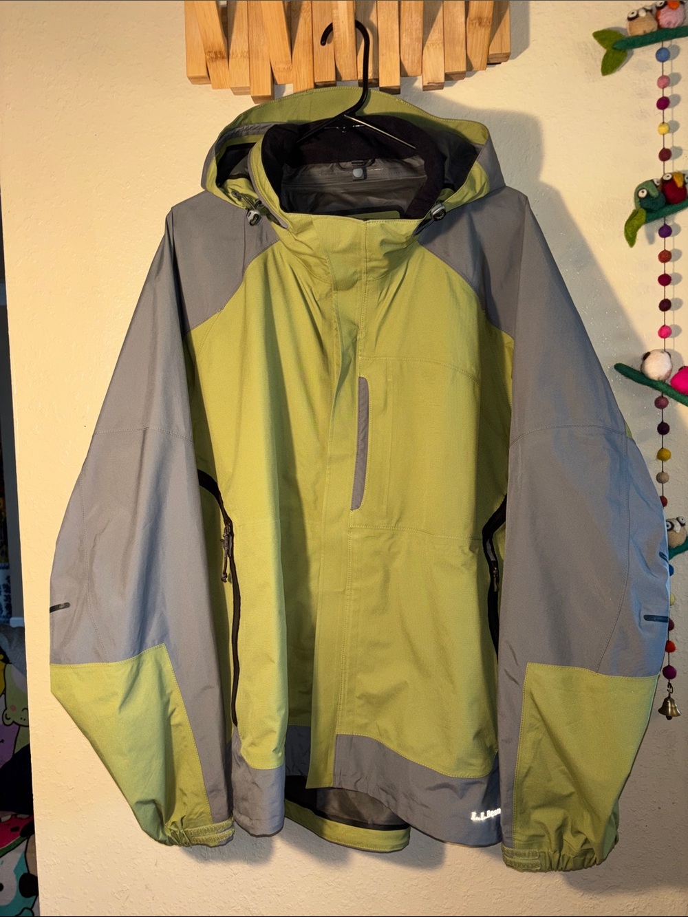 EUC L.L. Bean Gore-Tex Colorblock Rain Shell Jacket. This technical wa